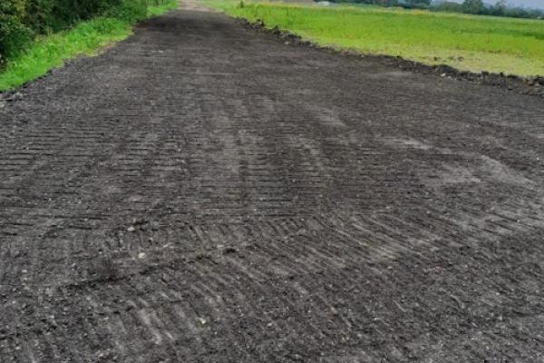 The western diversion track after improvements were made. The road is now a neat, flat gravel/tarmac road.